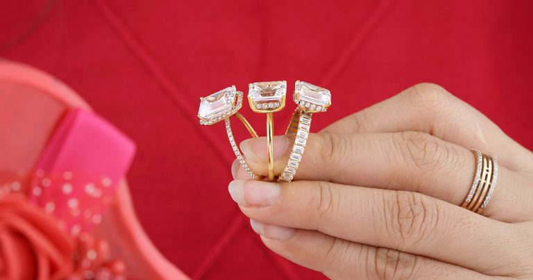 How to Choose the Best Engagement Rings for Christmas Proposals